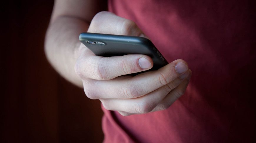 «Покажи мне свой телефон»: психологи рассказали, как побороть желание читать чужие переписки