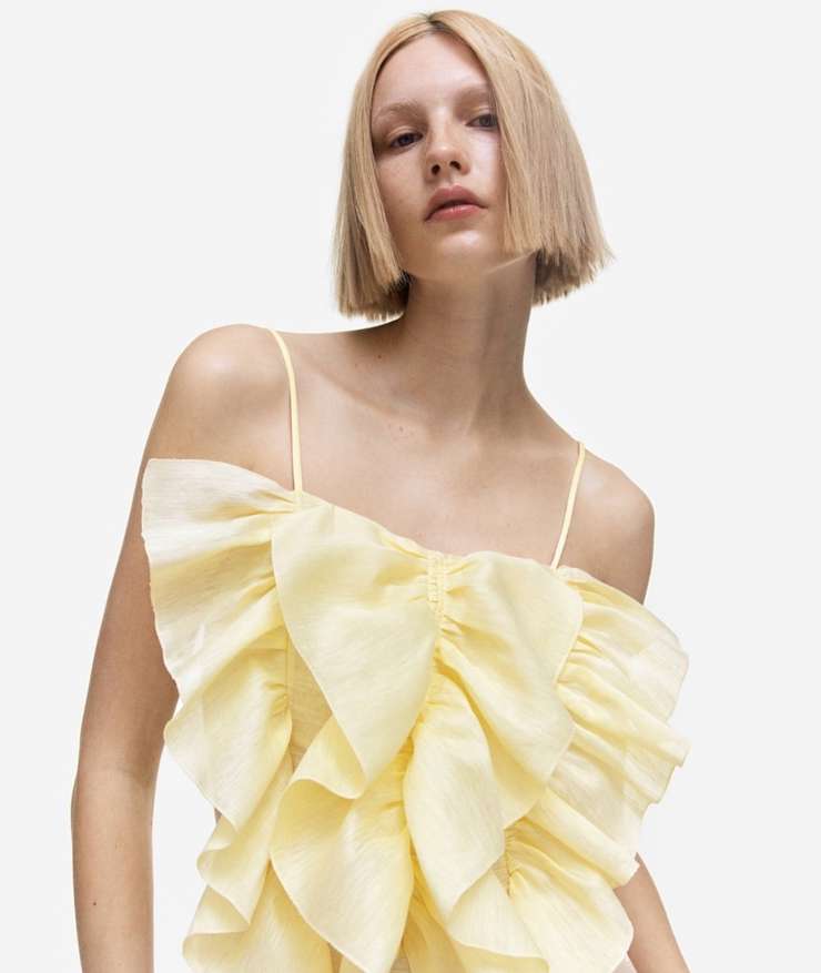 И на туфлях, и в волосах: как носить банты этой весной и оставаться в тренде И на туфлях, и в волосах: как носить банты этой весной и оставаться в тренде