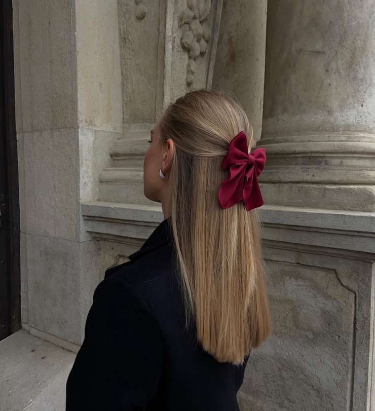 И на туфлях, и в волосах: как носить банты этой весной и оставаться в тренде И на туфлях, и в волосах: как носить банты этой весной и оставаться в тренде