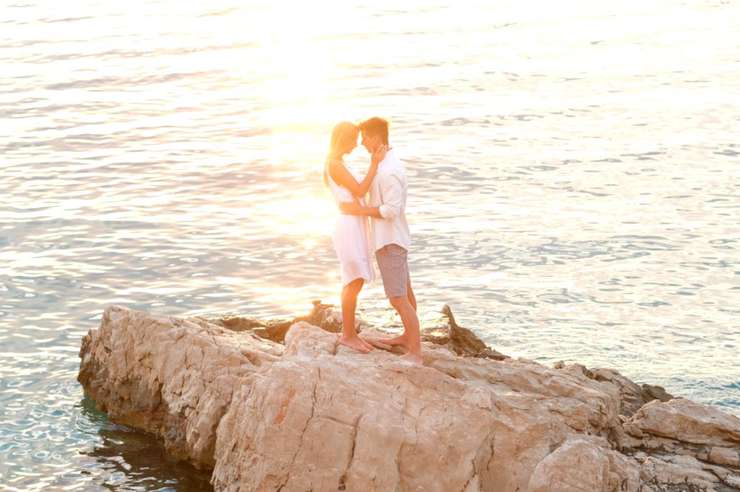 Курортный роман: почему в него так легко попасть и почему лучше оставить его воспоминанием Курортный роман: почему в него так легко попасть и почему лучше оставить его воспоминанием