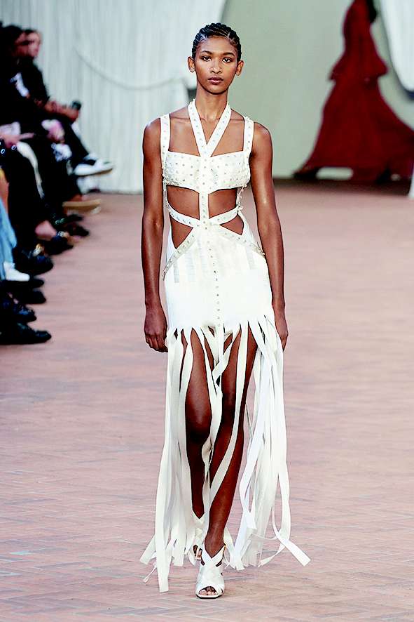 Бахрома: как вписать в гардероб главный тренд лета Бахрома: как вписать в гардероб главный тренд лета