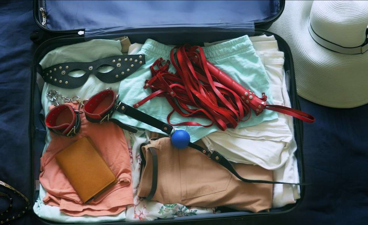 И не жужжит: как провезти через таможню ваши секс-игрушки И не жужжит: как провезти через таможню ваши секс-игрушки