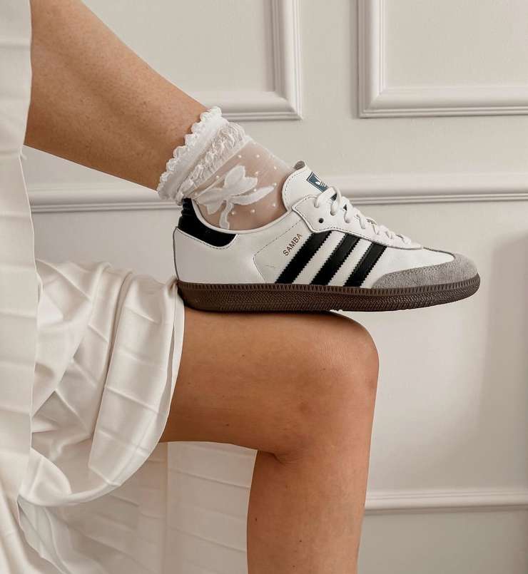 Обувь с носками: как их подружить, чтобы выглядеть стильно Обувь с носками: как их подружить, чтобы выглядеть стильно