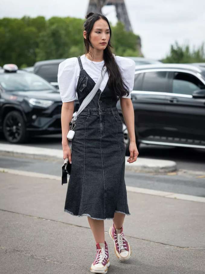 Черный деним: как правильно стилизовать и с чем носить, тренды лето-осень Черный деним: как правильно стилизовать и с чем носить, тренды лето-осень