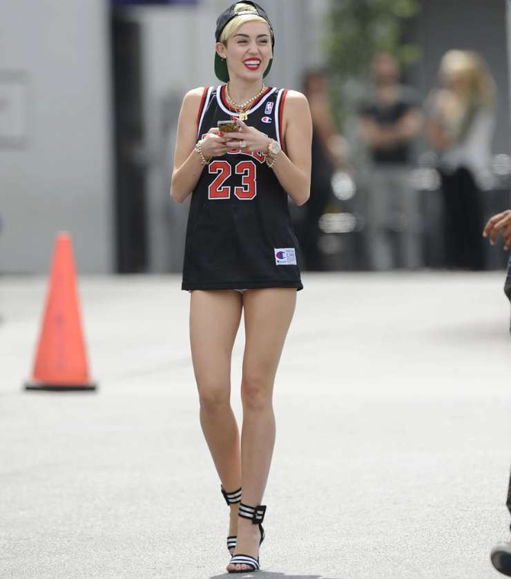 Как звезда на прогулке: спортивная одежда для города или вечеринки Как звезда на прогулке: спортивная одежда для города или вечеринки