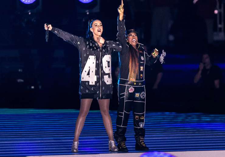 Как звезда на прогулке: спортивная одежда для города или вечеринки Как звезда на прогулке: спортивная одежда для города или вечеринки