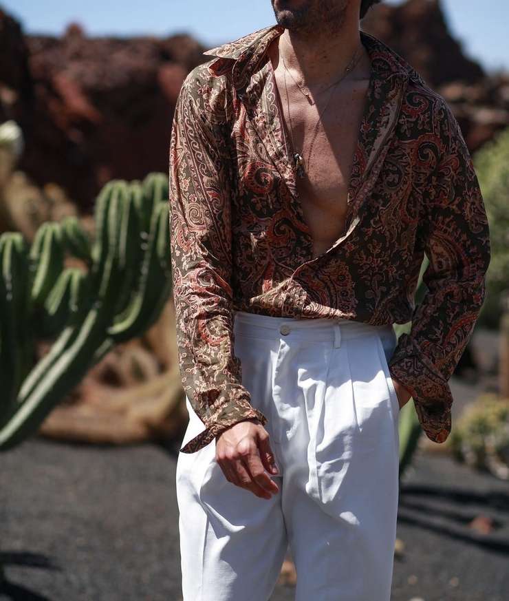 Мачо-футболка и «огурцы»: главные антитренды в мужском стиле лета 2024 Мачо-футболка и «огурцы»: главные антитренды в мужском стиле лета 2024