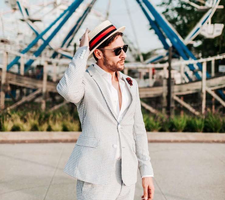 Мачо-футболка и «огурцы»: главные антитренды в мужском стиле лета 2024 Мачо-футболка и «огурцы»: главные антитренды в мужском стиле лета 2024