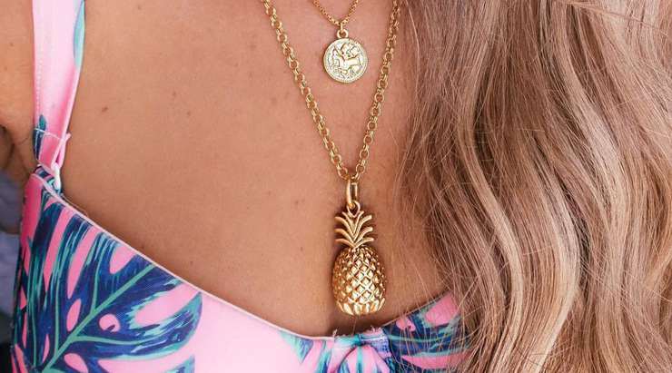 Цепи, пластик, жемчуг: главные тренды летней бижутерии и как ее носить