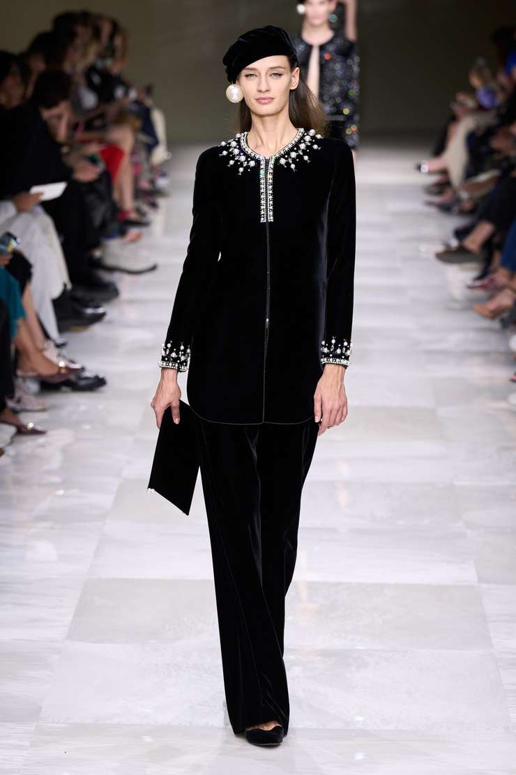 Дело в шляпе: трендовые головные уборы осени−2025