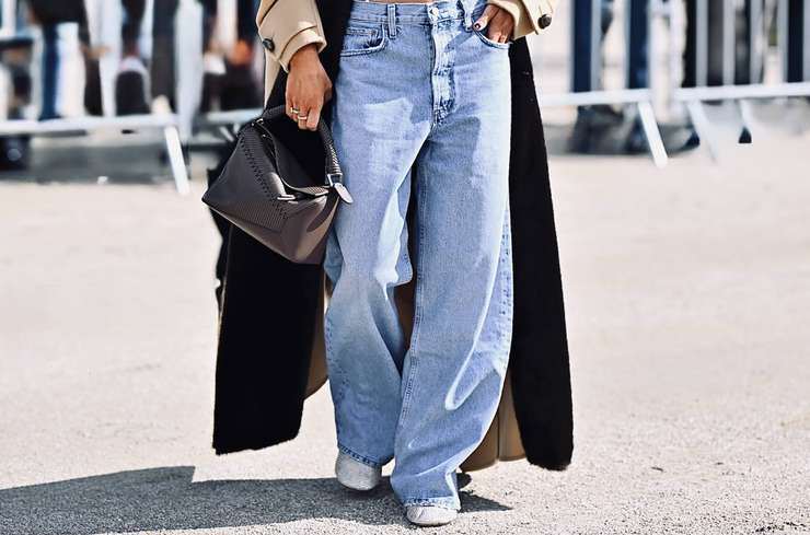 Главный герой осени — джинсы: как носить модные модели в этом сезоне
