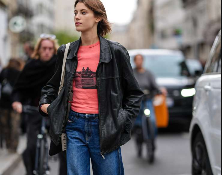 Главный герой осени — джинсы: как носить модные модели в этом сезоне