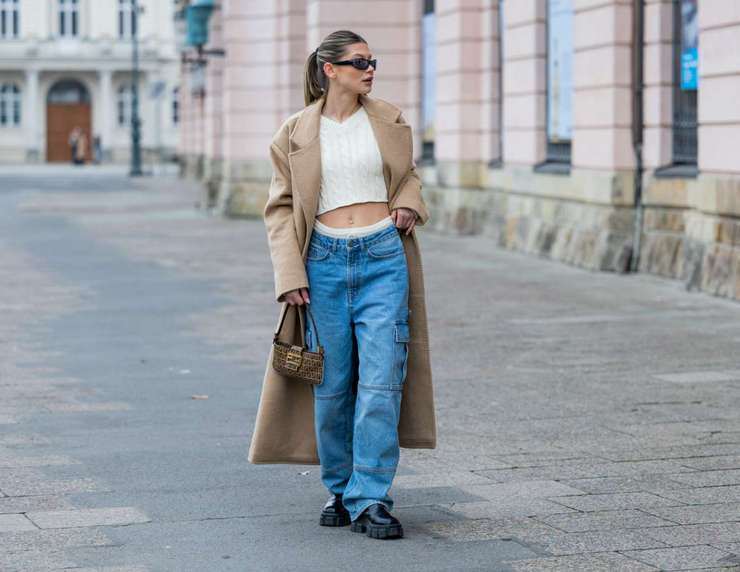 Главный герой осени — джинсы: как носить модные модели в этом сезоне