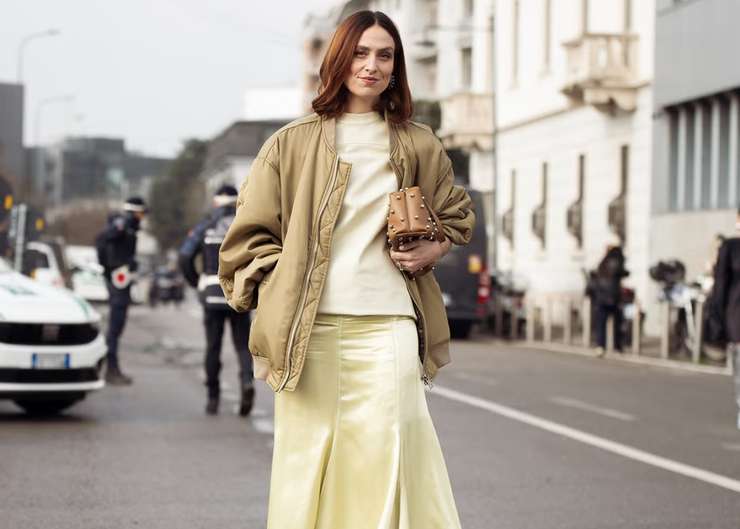 Красный макинтош, бомбер и другие интересные идеи верхней одежды на осень