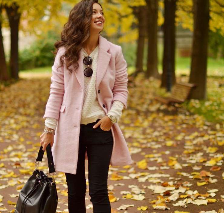 Молочно-розовый: главный цвет осени 2025, как добавить его в гардероб