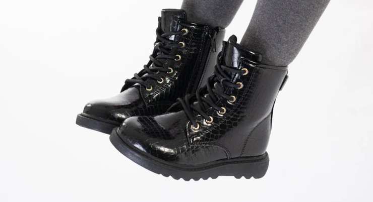 Туфли, кроссовки и сапоги: 5 моделей обуви, которые пригодятся в учебном году Туфли, кроссовки и сапоги: 5 моделей обуви, которые пригодятся в учебном году