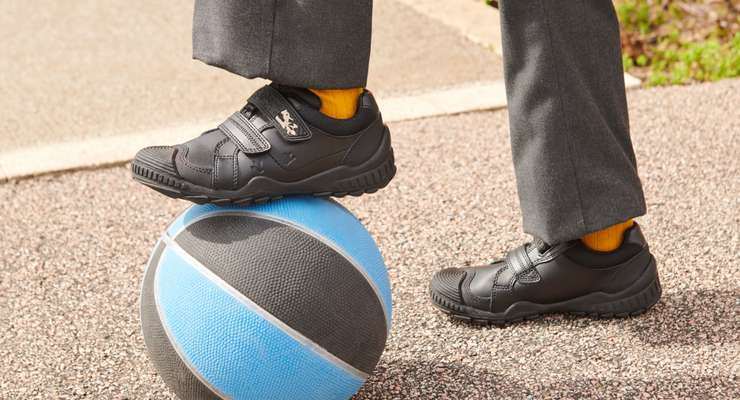 Туфли, кроссовки и сапоги: 5 моделей обуви, которые пригодятся в учебном году Туфли, кроссовки и сапоги: 5 моделей обуви, которые пригодятся в учебном году