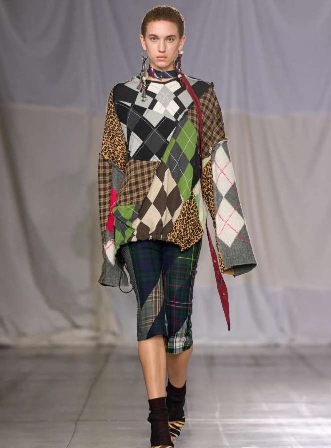 Клетка, полоска, зебра: принты осени−2025, которые носят все модные девушки мира