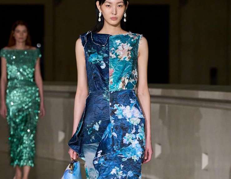 Клетка, полоска, зебра: принты осени−2025, которые носят все модные девушки мира