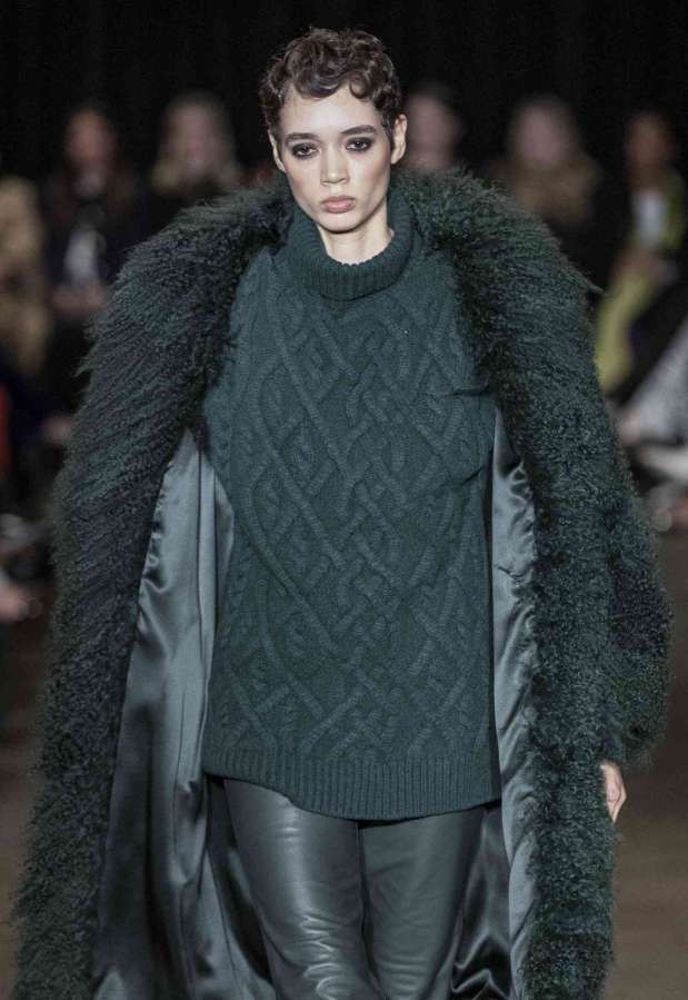 Пятьдесят оттенков серого: как выглядит самый модный свитер сезона