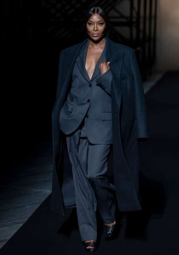 Синий-синий иней: как и с чем носить трендовый цвет осени — 4 совета стилиста