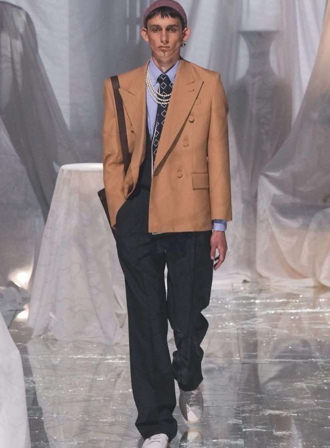 Как носить мужской галстук модной девушке этой зимой: 5 стильных решений Как носить мужской галстук модной девушке этой зимой: 5 стильных решений