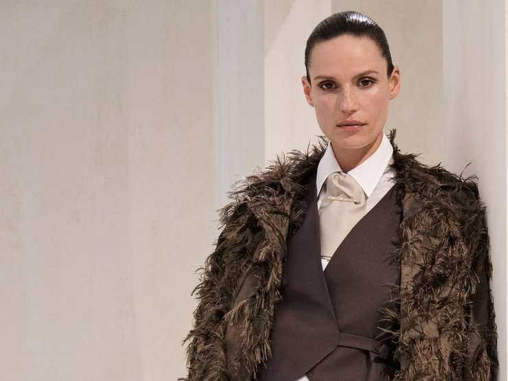 Меховые жилетки опять в тренде: какие выбрать и как носить осенью и зимой